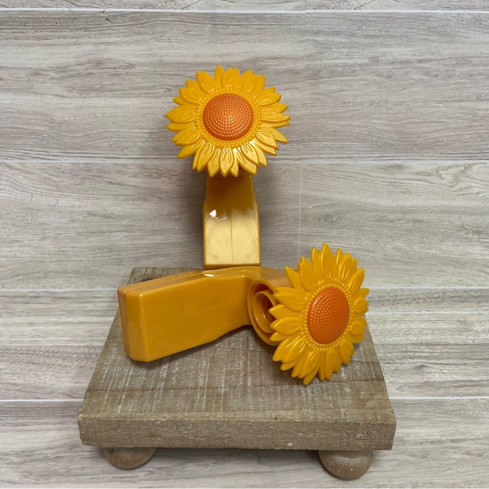 BATH & BODY WORKS / Lot of 2 Sunflower Wallflowers Plug-ins